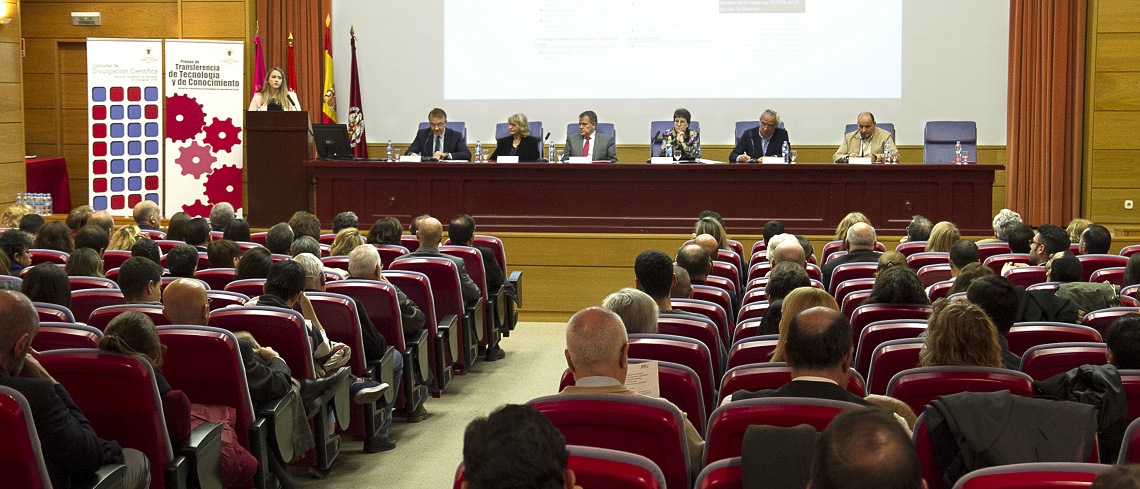 La OTRI entrega sus premios de divulgación científica y de transferencia del conocimiento